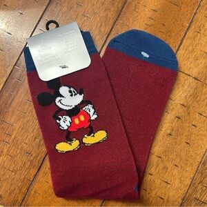 *NWT* Disney Parks Men’s Burgundy Mickey Mouse Socks, Fits Shoe Size 6-12